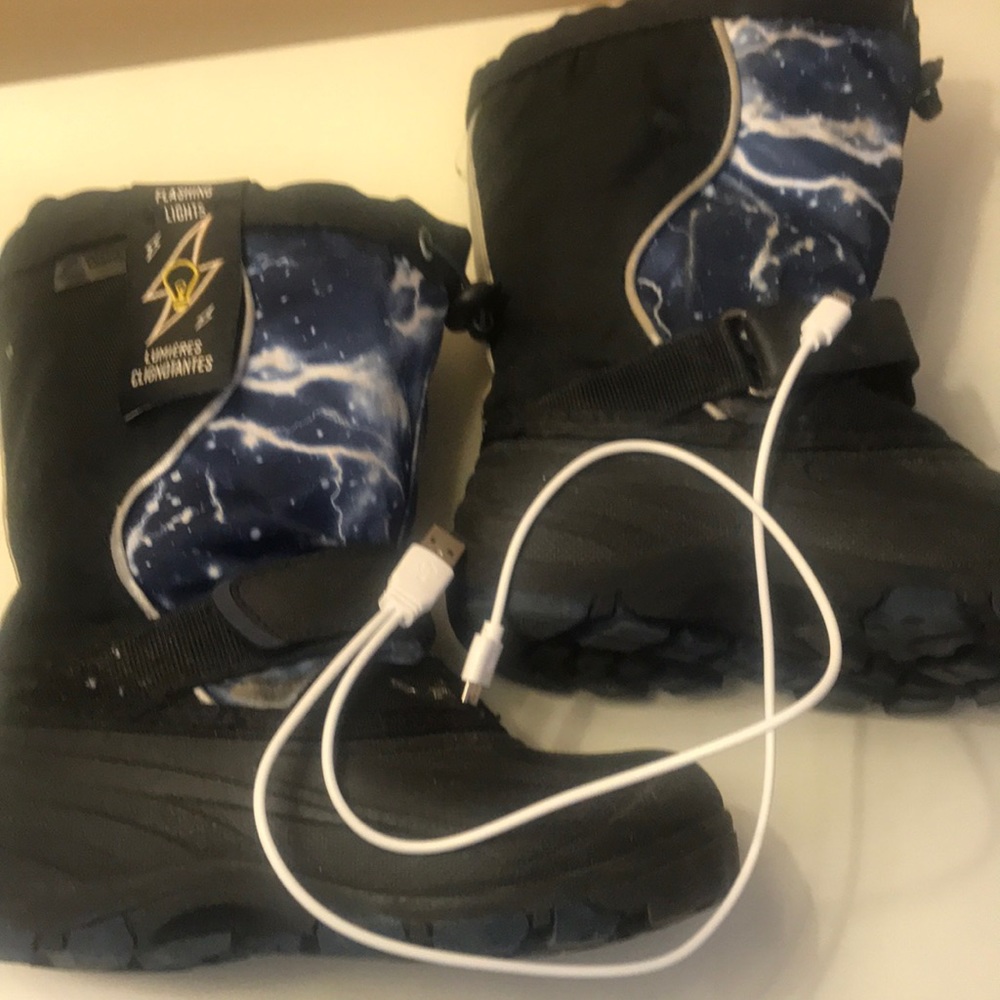 Northern Lights kids light up boots